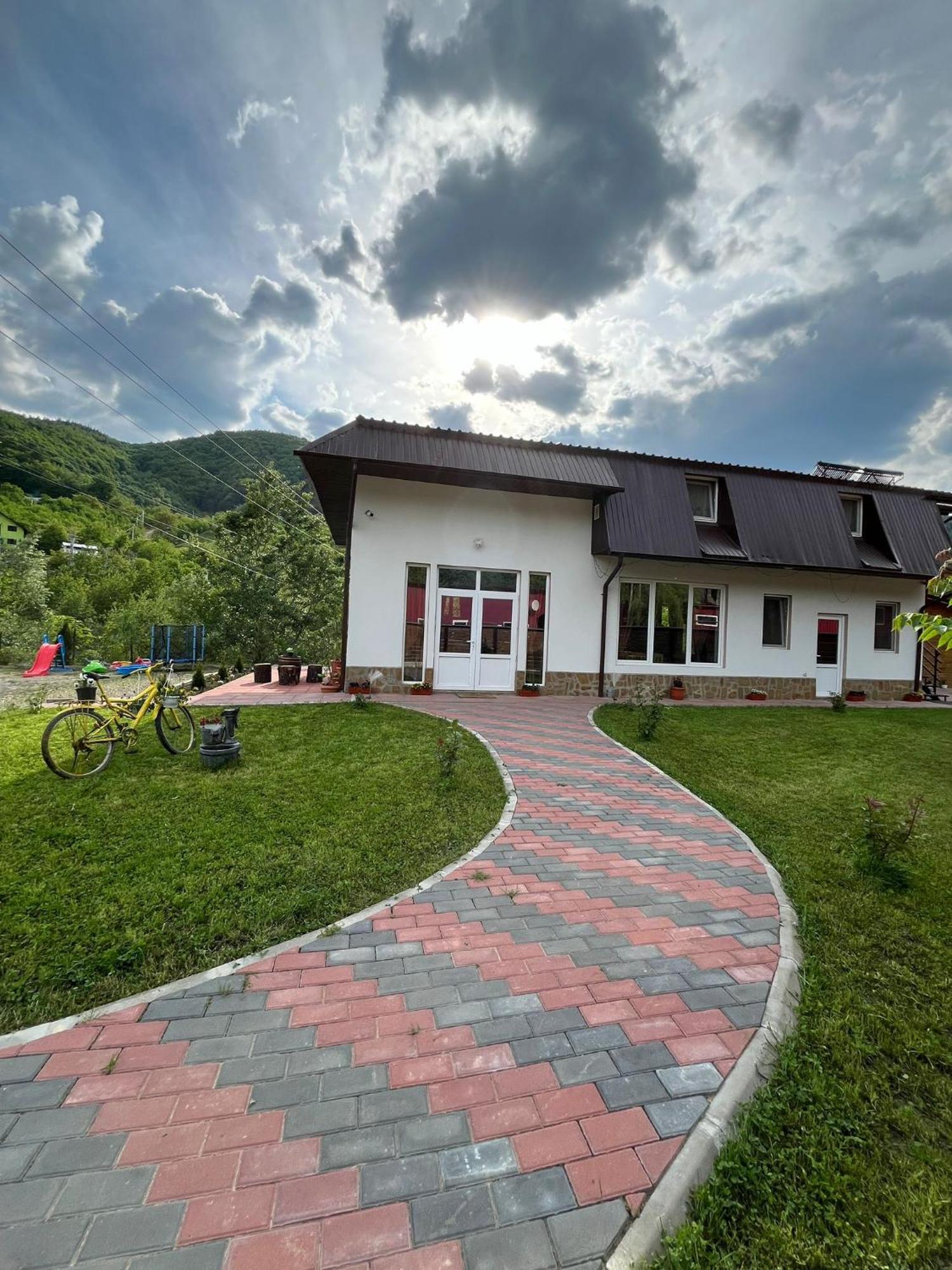 Casa Vio Guest House Nehoiu Exterior photo