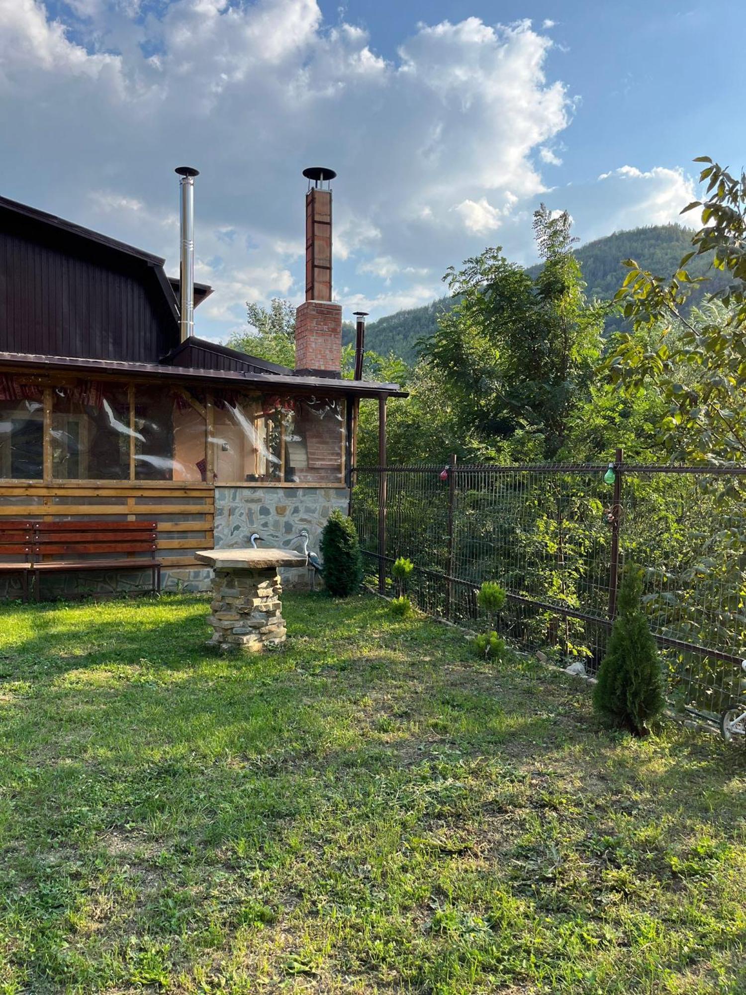 Casa Vio Guest House Nehoiu Exterior photo